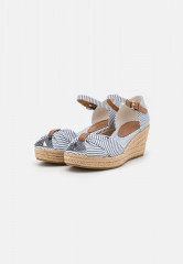 Tommy Hilfiger HIGH WEDGE  Platform sandals seersucker/bluecoast HIGH WEDGE Сандалии на платформе Сирсакер / Блюкост