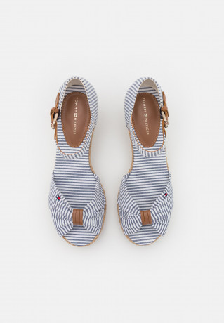 Tommy Hilfiger HIGH WEDGE  Platform sandals seersucker/bluecoast HIGH WEDGE Сандалии на платформе Сирсакер / Блюкост