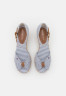 Tommy Hilfiger HIGH WEDGE  Platform sandals seersucker/bluecoast HIGH WEDGE Сандалии на платформе Сирсакер / Блюкост