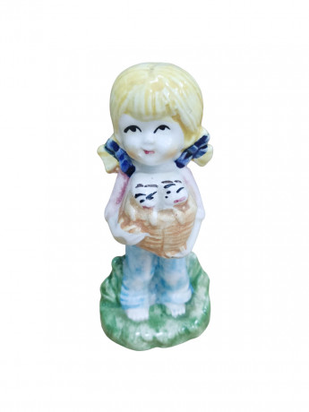 Статуэтка винтажная Im Still Goebel "Девочка с котятами в корзинке", фарфор, 11 см, Германия, 1960-70гг.