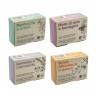 SAPONE DI UN TEMPO Geschenkpackung mit 4 sortierten 100 g Bio-Seifenlaugen  Подарочная упаковка из 4 органических мыльных растворов по 100 г в ассортименте.