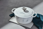 Le Creuset LE CREUSET Br\u00e4ter 24 cm White Marble SIGNATURE Weiss LE CREUSET Br>4ter 24 см Белый Мрамор SIGNATURE