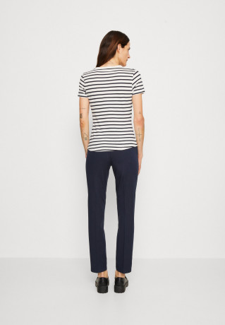 Tommy Hilfiger 1985 C NK SS Basic T-shirt white/desert sky 1985 C NK SS — базовая футболка белое/пустынное небо