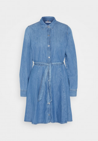 Tommy Hilfiger BELTED DRESS Denim dress lyra ПЛАТЬЕ С ПОЯСОМ Джинсовое платье лира