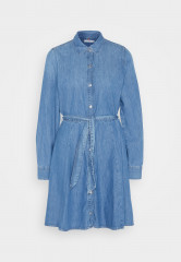 Tommy Hilfiger BELTED DRESS Denim dress lyra ПЛАТЬЕ С ПОЯСОМ Джинсовое платье лира