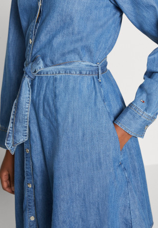 Tommy Hilfiger BELTED DRESS Denim dress lyra ПЛАТЬЕ С ПОЯСОМ Джинсовое платье лира