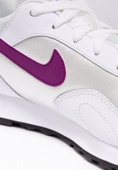 Nike Sportswear OUTBURST Sneaker low white/bright grape/black OUTBURST Низкие кроссовки женские белый/светлый виноградный/черный