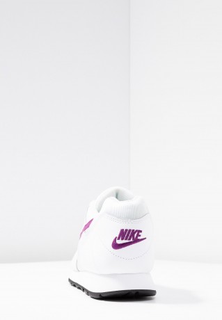 Nike Sportswear OUTBURST Sneaker low white/bright grape/black OUTBURST Низкие кроссовки женские белый/светлый виноградный/черный