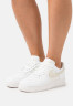 Nike Sportswear AIR FORCE 1 07 Sneaker low summit white/fossil AIR FORCE 1 07 Низкие кроссовки женские саммит белый/ископаемый
