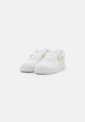 Nike Sportswear AIR FORCE 1 07 Sneaker low summit white/fossil AIR FORCE 1 07 Низкие кроссовки женские саммит белый/ископаемый
