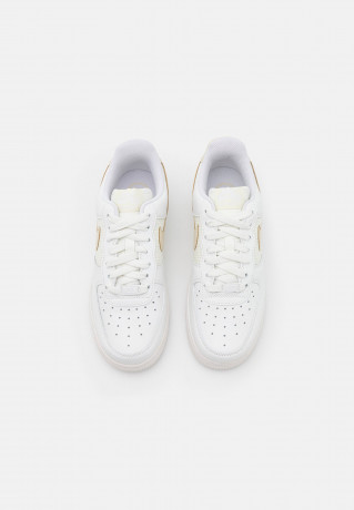 Nike Sportswear AIR FORCE 1 07 Sneaker low summit white/fossil AIR FORCE 1 07 Низкие кроссовки женские саммит белый/ископаемый