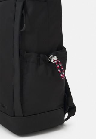 Tommy Hilfiger TECH ESSENTIAL ROLLTOP BACKPACK UNISEX Rucksack black РЮКЗАК TECH ESSENTIAL ROLLTOP UNISEX Рюкзак черный
