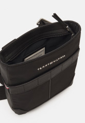 Tommy Hilfiger ELEVATED MINI CROSSOVER UNISEX Across body bag black ELEVATED MINI CROSSOVER UNISEX Сумка через плечо черный