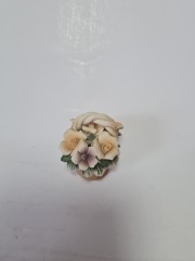 Фигурка винтажная CNEALIONE BRTIGIANA &quot;Корзина с цветами&quot;, коллекционная, 6 см, Италия, 1960-70гг.