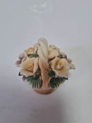 Фигурка винтажная CNEALIONE BRTIGIANA &quot;Корзина с цветами&quot;, коллекционная, 6 см, Италия, 1960-70гг.