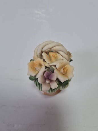 Фигурка винтажная CNEALIONE BRTIGIANA "Корзина с цветами", коллекционная, 6 см, Италия, 1960-70гг.