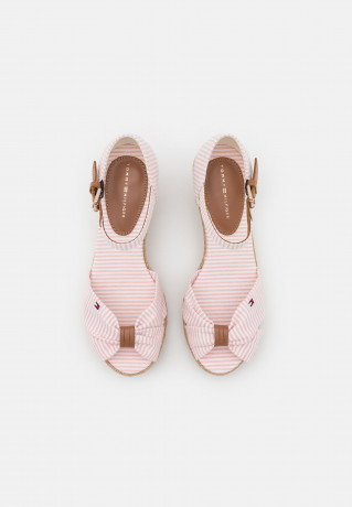 Tommy Hilfiger HIGH WEDGE  Platform sandals seersucker/soothing pink HIGH WEDGE Сандалии на платформе Сирсакер/успокаивающий розовый