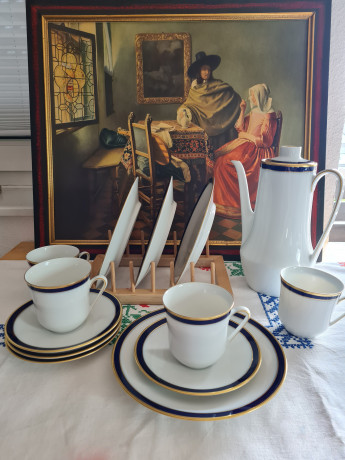 Hutschenreuther Arzberg Bavaria Винтажный кофейный набор на 4 персоны, белый фарфор с синим ободком и позолотой, Германия, 1960-70гг.