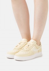 Nike Sportswear AIR FORCE 1 07 Sneaker low lemon drop/coconut milk/summit white AIR FORCE 1 07 Низкие кроссовки женские лимонная капля/кокосовое молоко/белая вершина