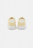 Nike Sportswear AIR FORCE 1 07 Sneaker low lemon drop/coconut milk/summit white AIR FORCE 1 07 Низкие кроссовки женские лимонная капля/кокосовое молоко/белая вершина