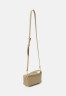 Tommy Hilfiger CASUAL CROSSOVER Across body bag beige CASUAL CROSSOVER Сумка через плечо бежевый