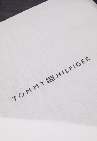 Tommy Hilfiger ESSENTIAL FLAG  Scarf space blue / white ESSENTIAL FLAG Шарф космический синий / белый
