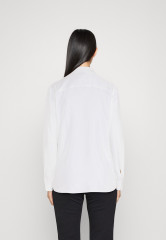 Tommy Hilfiger PIECED FLEUR Button-down blouse optic white PIECED FLEUR Блузка на пуговицах оптический белый