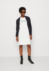 Tommy Hilfiger ROPE PUFF PRINT KNEE Jersey dress ecru ROPE PUFF PRINT KNEE Платье из джерси экрю