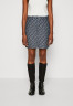 Tommy Hilfiger SHORT SKIRT MONOGRAM Mini skirt blue denim КОРОТКАЯ ЮБКА С МОНОГРАММОЙ Мини-юбка синий деним