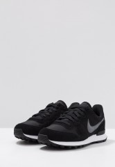 Nike Sportswear INTERNATIONALIST Sneaker low black/dark grey INTERNATIONALIST Низкие кроссовки женские черный/темно-серый