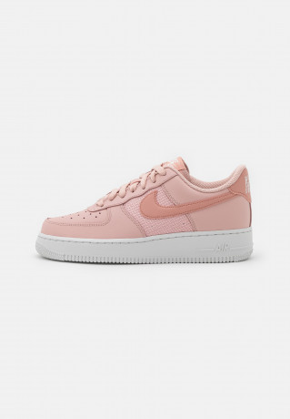 Nike Sportswear AIR FORCE 1 07 Sneaker low pink oxford/rose whisper/summit white AIR FORCE 1 07 Низкие кроссовки женские розовый оксфорд/розовый шепот/саммит белый