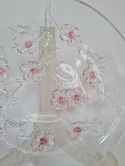 Mikasa Carmen Круглое блюдо, бело-розовые цветы на стекле, 3.5см x 21см, 1950-60гг.