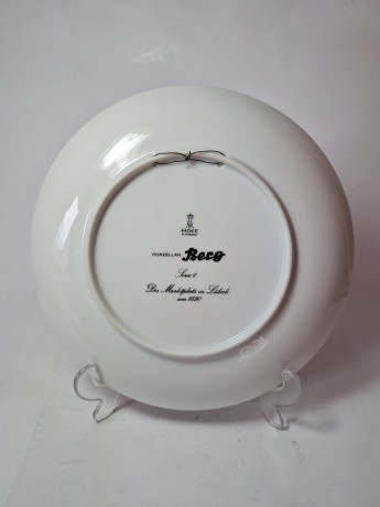 Kaiser Berg Декоративная тарелка с изображением торговой площади в г. Любек, 24 x 3 см, Германия, 1970-80гг.