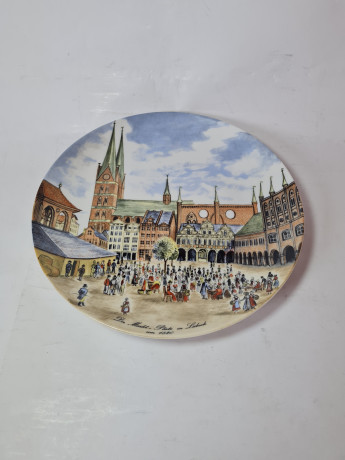 Kaiser Berg Декоративная тарелка с изображением торговой площади в г. Любек, 24 x 3 см, Германия, 1970-80гг.