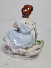 Статуэтка винтажная Alba Iulia &quot;Девушка с цветами&quot;, фарфор, 16 см, Румыния, 1960-70гг.