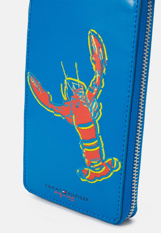 Tommy Hilfiger ANDY WARHOL HANGING WALLET UNISEX Wallet shocking blue ПОДВЕСНОЙ КОШЕЛЕК ANDY WARHOL УНИСЕКС Бумажник шокирующий синий