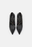 Tommy Hilfiger POINTY FEMININE Classic heels black POINTY FEMININE Классические каблуки черный