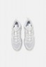 Nike Sportswear W SPARK Sneaker low photon dust/white/football grey/sail/wolf grey/phantom W SPARK Низкие кроссовки женские фотонная пыль/белый/серый футбол/парус/серый волк/фантом