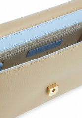 Tommy Hilfiger TEXTURED MONOGRAM FLAP  Across body bag beige TEXTURED MONOGRAM FLAP Сумка через плечо бежевый