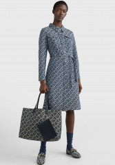 Tommy Hilfiger ICONIC Tote bag denim color ICONIC Сумка-тоут джинсовый цвет