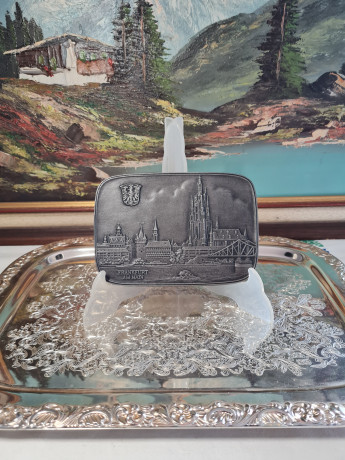 Декоративное панно винтажное Buderus, Modell Mootz, металлическое панно с объемным рельефным изображением г.Франкфурт-на-Майне, 17 x 12 см, Германия, 1977г.