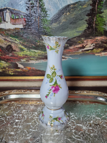 Ваза винтажная Chodziez Poland с розовым цветком, фигурный край, фарфор, 19 см, Польша, 1960-70гг.
