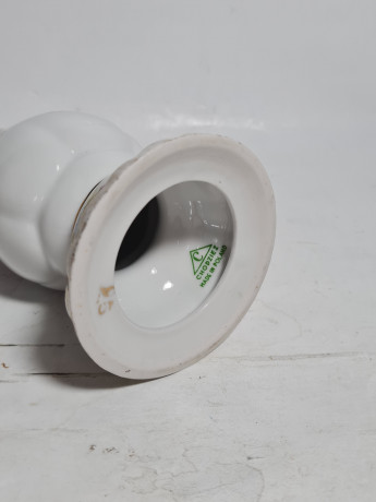 Ваза винтажная Chodziez Poland с розовым цветком, фигурный край, фарфор, 19 см, Польша, 1960-70гг.