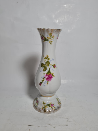 Ваза винтажная Chodziez Poland с розовым цветком, фигурный край, фарфор, 19 см, Польша, 1960-70гг.
