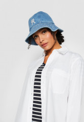 Tommy Hilfiger Hat mid denim Имеет средняя джинсовая ткань