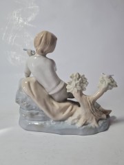 Статуэтка винтажная среднего размера Lladro &quot;Мальчик с трубочкой&quot;, фарфор, 15 х 16 см, Испания, 1960-70гг.
