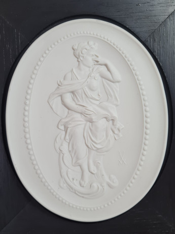 Картина винтажная Meissen, Klio, керамика в деревянной раме, отлита по оригинальным формам Дж.Дж.Кендлера, 23 x 19,5 см, Германия, 1981 г.