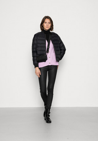 Tommy Hilfiger TEXTURED RELAXED V NECK CARDIGAN Cardigan luminous lilac ТЕКСТУРНЫЙ РЕЛАКСИРОВАННЫЙ КАРДИГАН С V-ОБРАЗНЫМ ВЫРЕЗОМ Кардиган светящаяся сирень