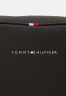Tommy Hilfiger ESSENTIAL WASHBAG UNISEX Wash bag black ESSENTIAL WASHBAG UNISEX Сумка для стирки черный