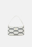 Tommy Hilfiger TIMELESS SHOULDER BAG ROPE Handbag weathered white TIMELESS СУМКА НА ПЛЕЧО ROPE Сумка выветрившийся белый